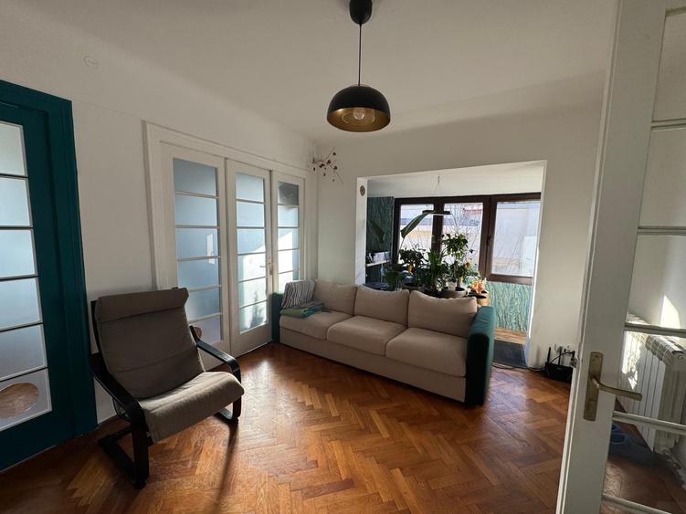 Vanzare apartament trei camere mobilat/utilat renovat Cotroceni metrou Opera