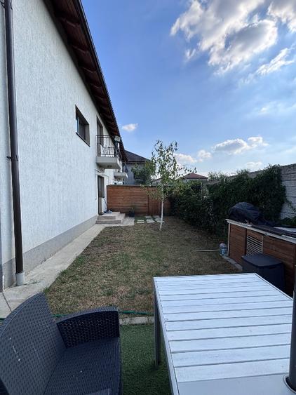 Casa la curte tip duplex