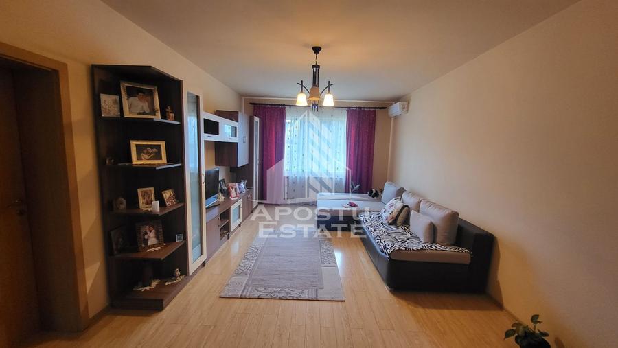Casa individuala cu 7 camere si garaj,Dumbravita