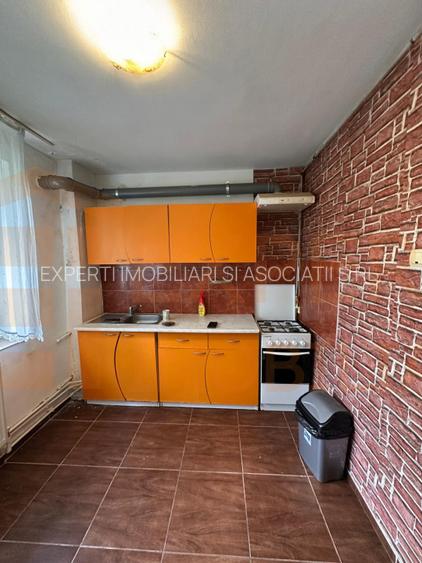 Apartament 2 camere de vanzare, situat in zona Tomis II - 5