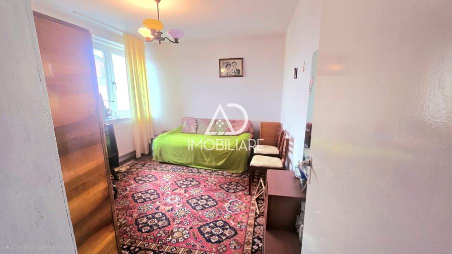 De vânzare, apartament cu 3 camere și terasă proprie, zona centrală