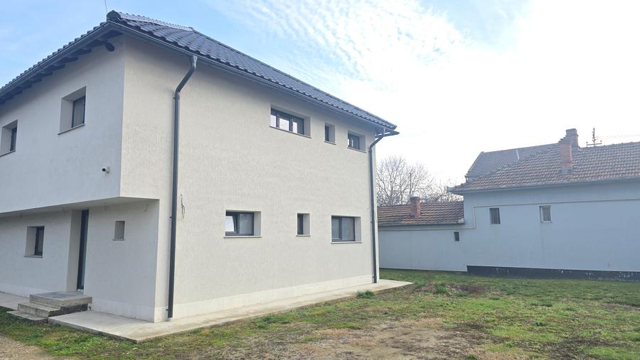 Vand casa in duplex in Deva, semifinisata, zona Garii (peste linia ferata), P+E