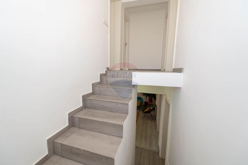 Casa cu 5 camere de vanzare Joita