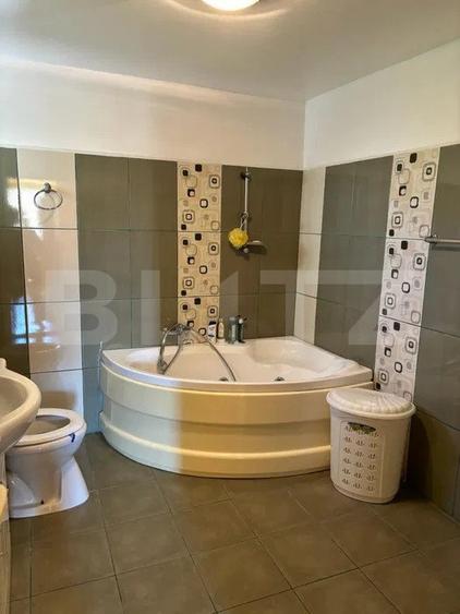 Casa P+1 de vanzare, cu 4 camere, 180 mp, zona Micro 2