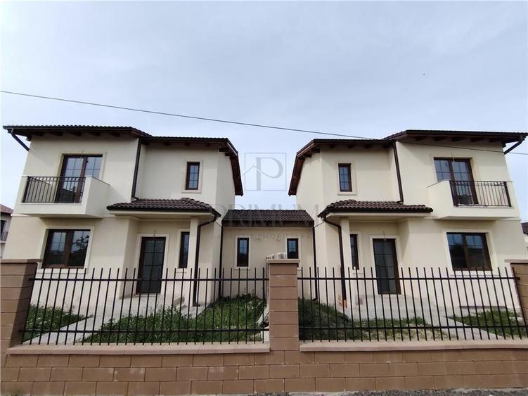 Duplex despartit prin camera tehnica - toate utilitatile- zona excelenta