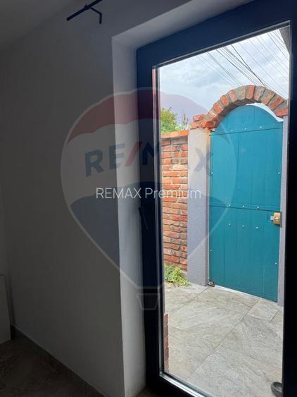Inchiriez apartament la casa cu curte proprie - Zona Paris - 15