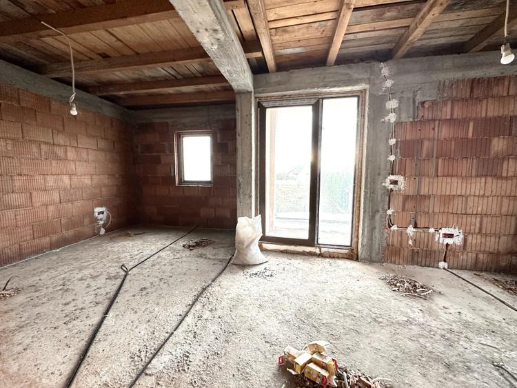 Duplex la roșu cu 5 camere, 127 mp utili 305 mp teren - Dumbravita