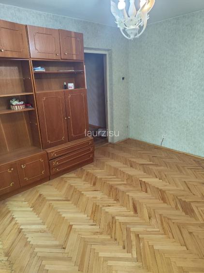 Propietar Vand apartament 3 Camere, Decomandate, Baie cu geam, 64m2 , Mazepa  - 13