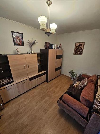 Apartament 3 camere, 54 mp, semidecomandat, etaj 3 - Podu Ros