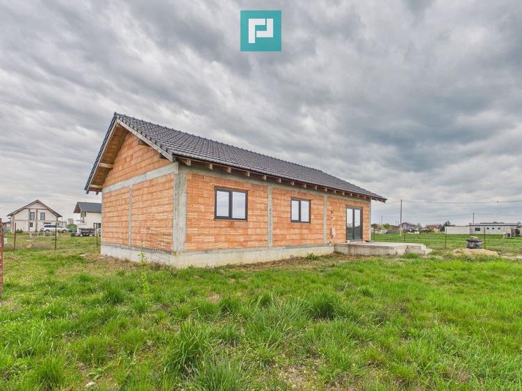 Casa nouă la roșu în Zimandcuz