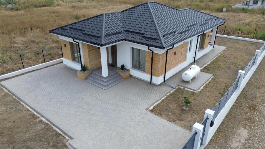 Casa de vanzare , in cartier nou Focsani Nord - Petresti -