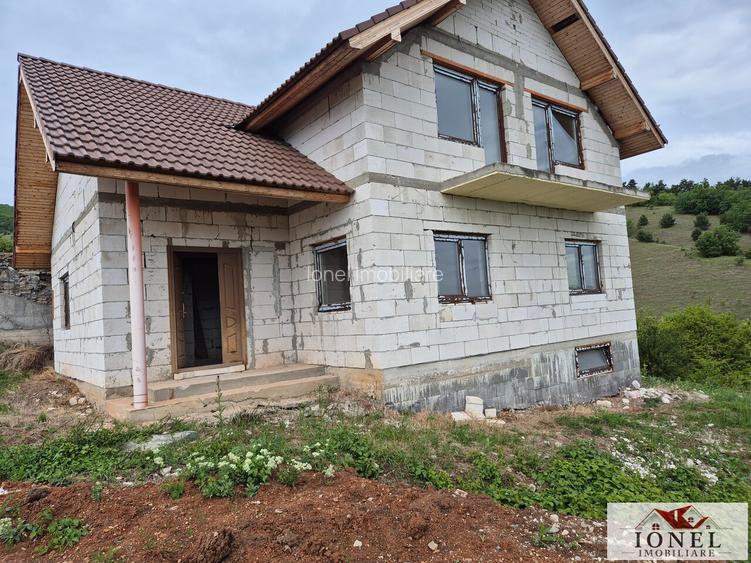 Casa la rosu de vanzare in Alba Iulia - 7