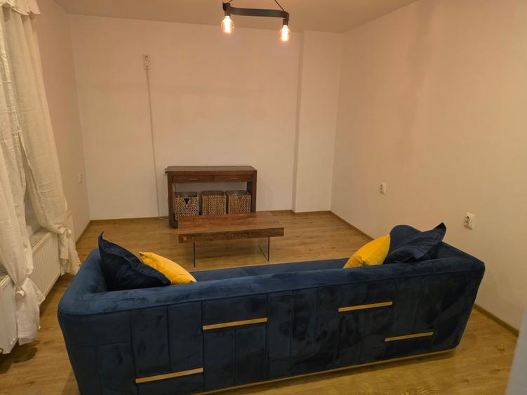 3/4 din casa Lisabona 7, curte si garaj de inchiriat