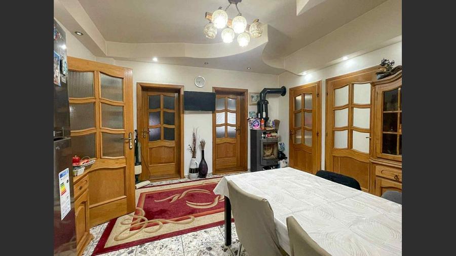 Casa 7 camere, teren 590 mp in Calnic