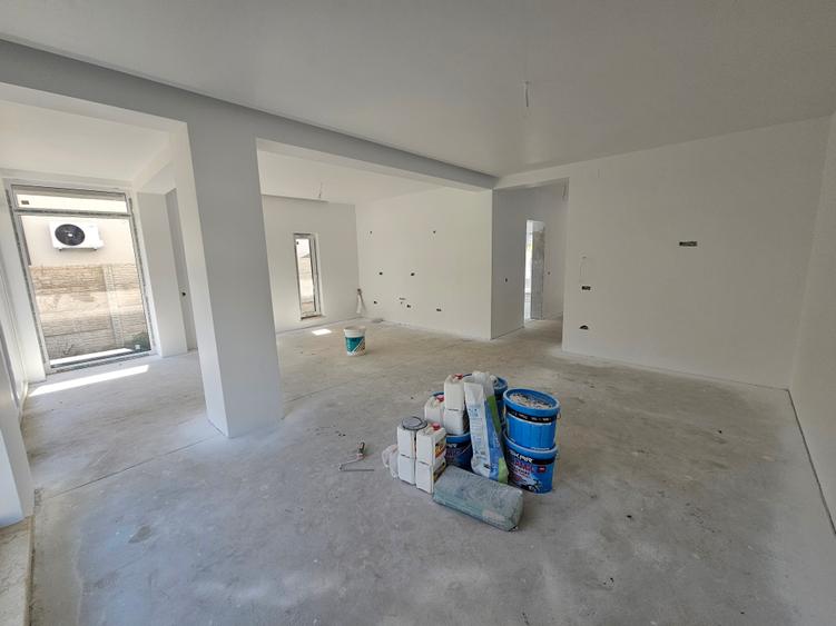 Casă de vânzare | 5 camere + mansardă | 280 mp | 380 mp teren