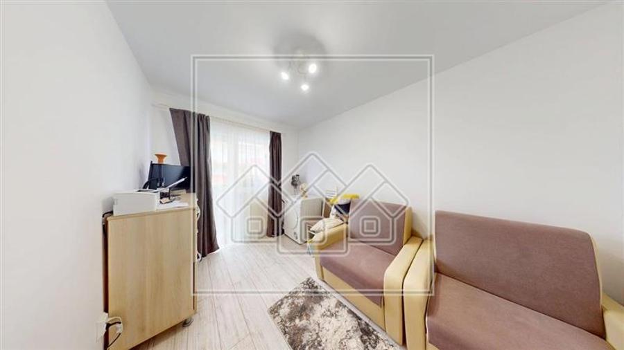 Ap mobilat modern, 3 camere, balcon mare, Etaj 2, parcare