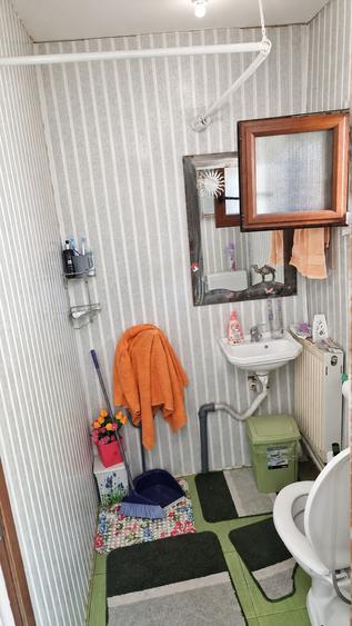 Casă 4 camere 3 dormitoare in zona București Noi -Singur în curte