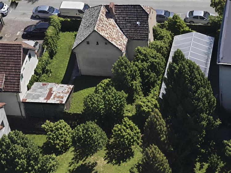 Casa individuala de renovat cu teren 483 mp in zona Traian