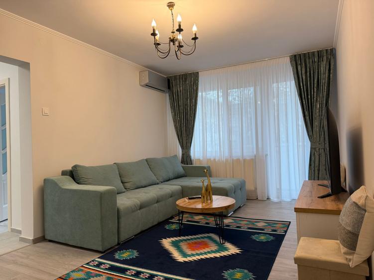 - Apartament La Cheie,  Etaj 1, Zona Independentei - H. Botev.