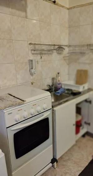 Garsoniera, Splaiul Unirii, Camera de Comert,bl.1990,et.1/7,DECOMANDATA,Libera