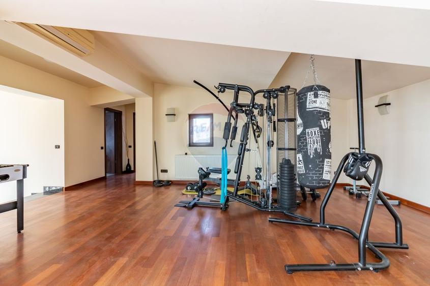 Vilă spațioasă în Corbeanca | 329 mp utili, teren 745 mp