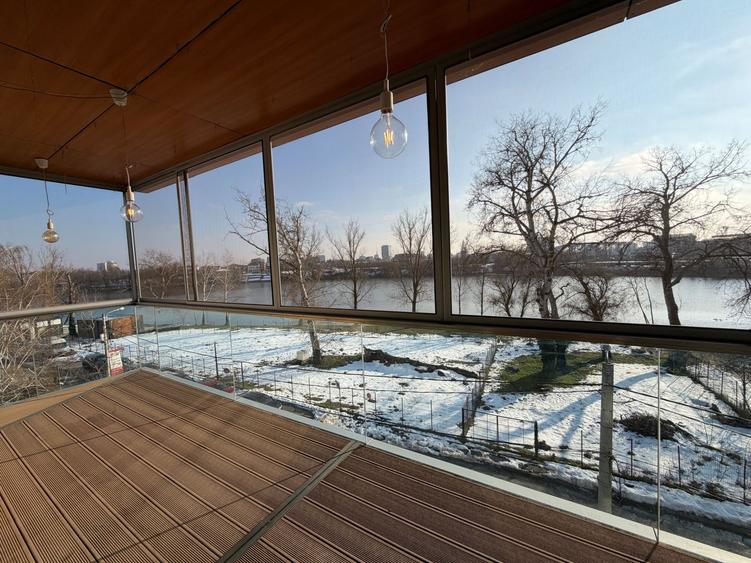 Apartament impresionant cu vedere catre lac, piscina comuna, finisaje premium