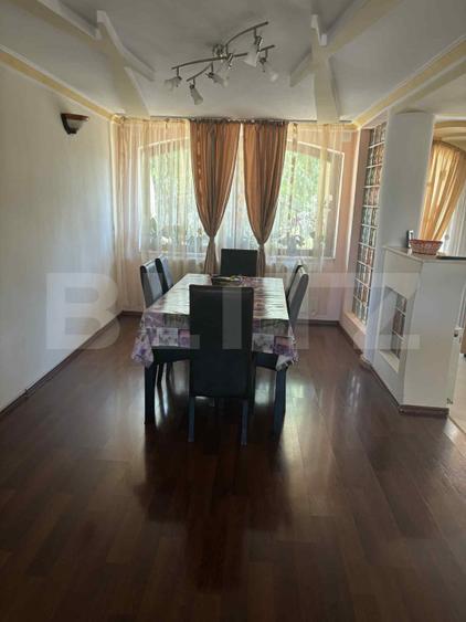 Casa de vanzare, 202 mp, zona Micro 17