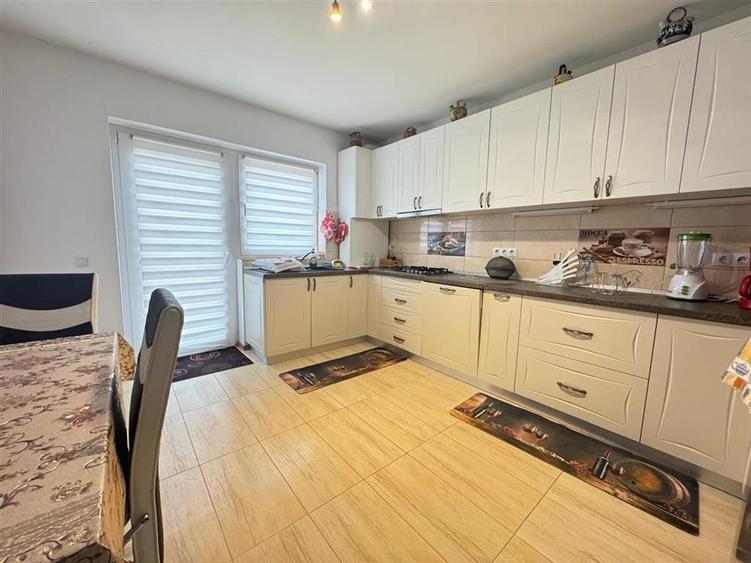 Casa moderna cu 4 camere si terasa in cartierul Tineretului