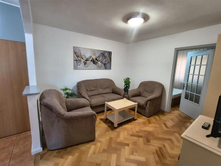 Apartament 2 camere balcon parcare zona Sub Arini