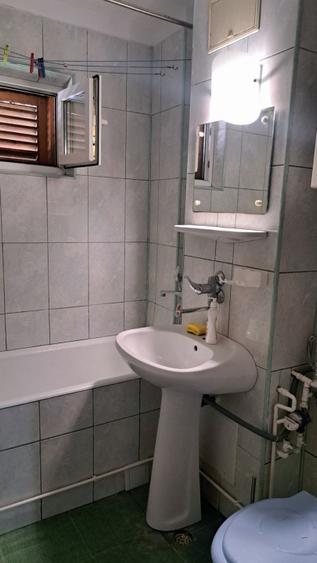 Tomis 3 – un apartament primitor, pregătit pentru următorii săi chiriași.