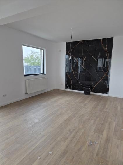 Vilă elegantă cu 5 camere si 3 bai + mansarda + garaj – Zona Cristalului