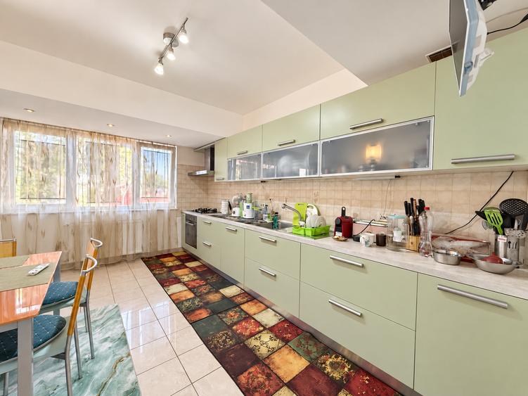 Apartament generos cu 3 camere, logie și parcare | Mihai Eminescu