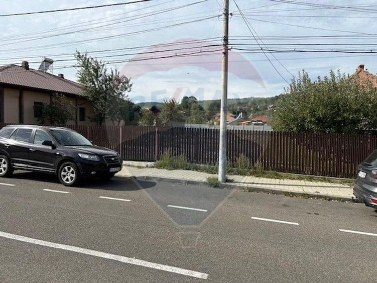 Casă tradițională + teren generos, în centrul Măneciu lângă Primărie