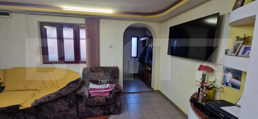 Casă cu teren generos de 872 mp, zona linistita - Craiova, Romanesti