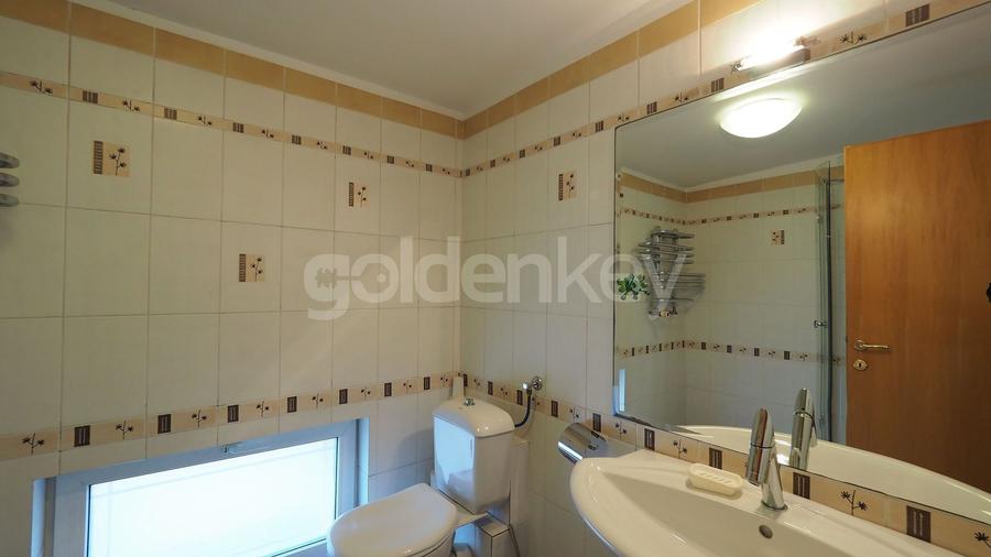 Vilă cu 7 camere, 5 bai | gradina 350mp, 2 garaje