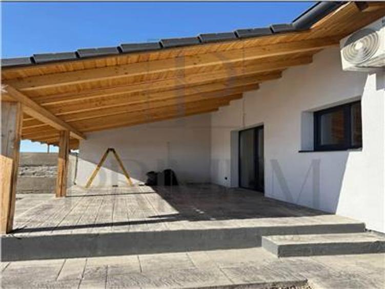 Duplex pe parter - 4 camere - spatiu mare - terasa - aproape de drumul cu 4 benz