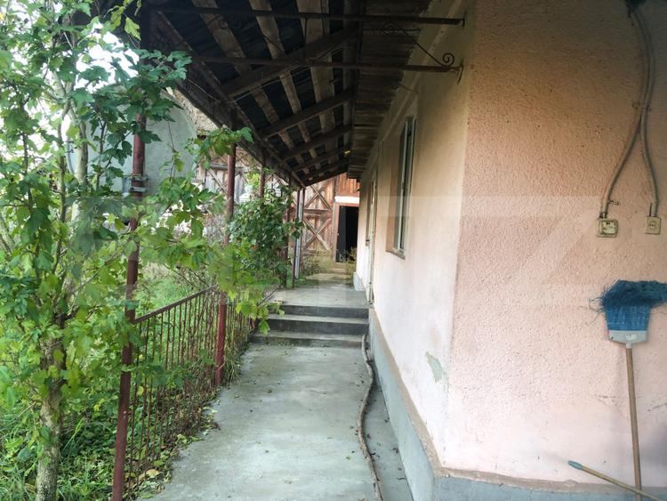 Teren cu casa bătrânească, 2000 mp, comuna Pomi