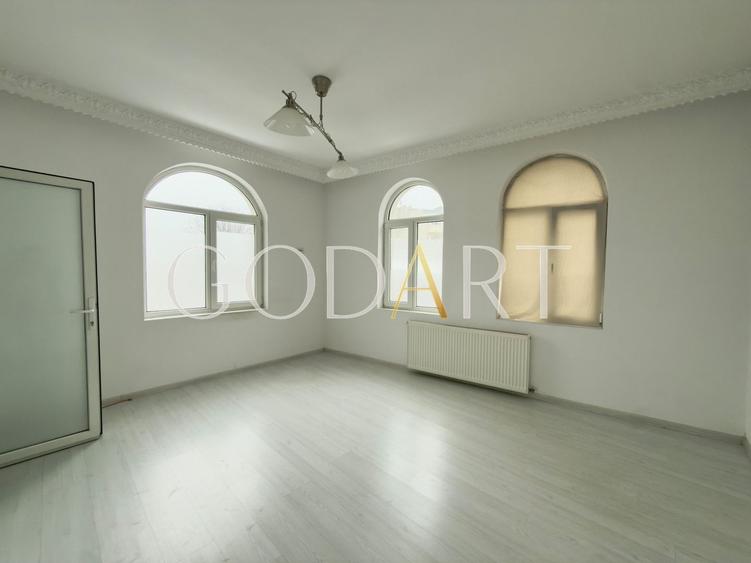 Vila spatioasa | Complet renovată | Central