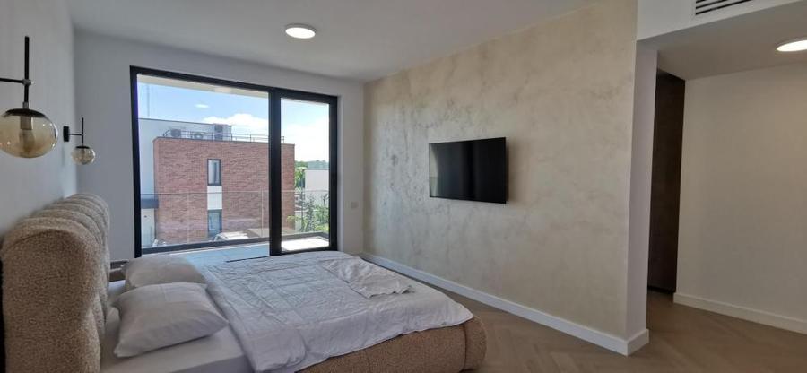 Proprietate exclusivista pe lacul Snagov 490000 euro / Chirie 2500 eu/luna
