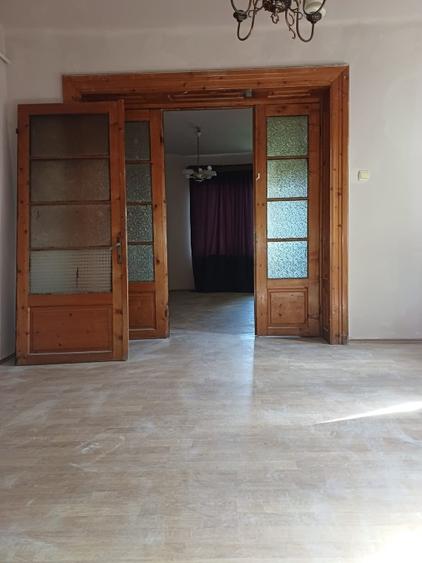Semicentral, UMF Craiova , casa individuala + curte comuna