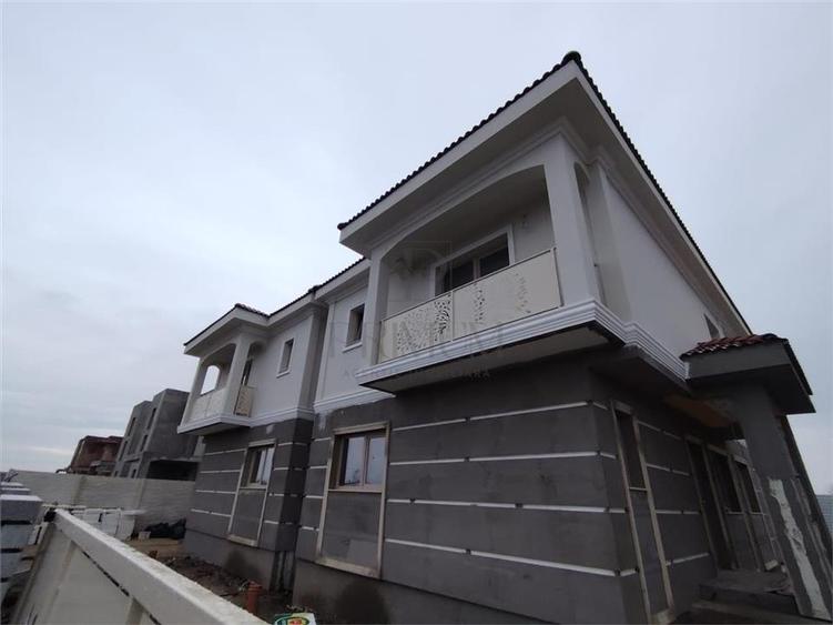 Duplex superb - Separat prin spatiu de depozitare - bucatarie inchisa