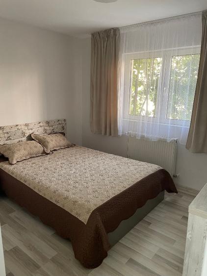 Închiriez apartament