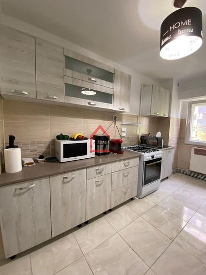 Apartament cu 4 camere, Decomandat, Pacurari-Petru Poni