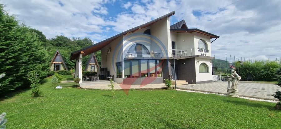 Pensiune în Călimănești + 2 A-Frame - Teren 5.574 mp - Bonus Mercedes 350d