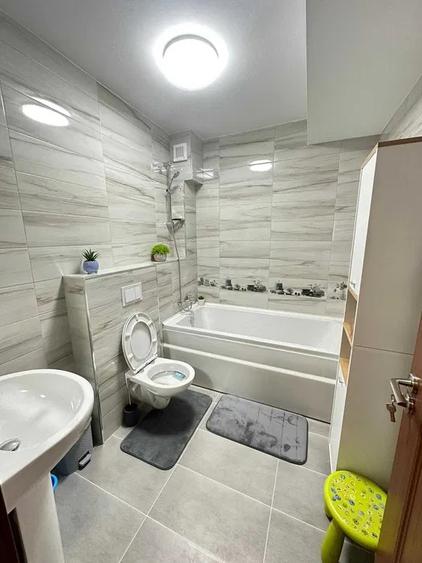 Apartament 3 camere de vanzare | Sisesti | Parcare | Curte