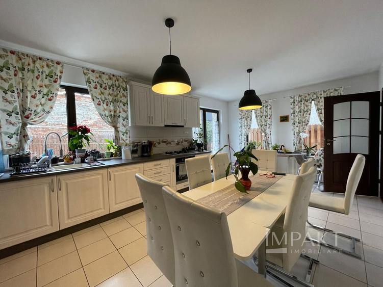 Casa cu 4 Camere si Garaj in Cartierul Someseni, Cluj-Napoca