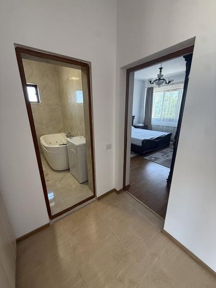 De închiriat apartament 3 camere 85 mp + terasa etaj 1