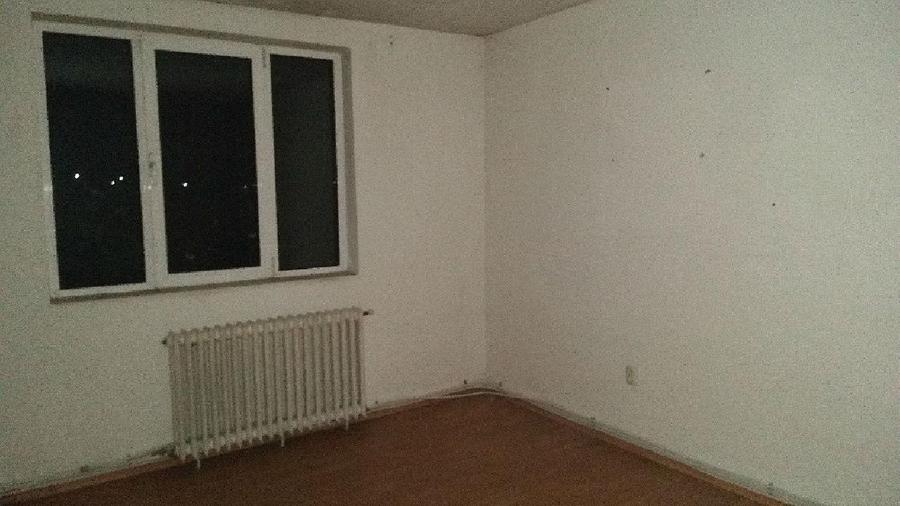 TARGU NEAMT Apartament 3 camere decomandate - 76 mp - etaj 4