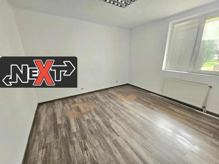 Apartament cu patru camere transformat în spațiu comercial