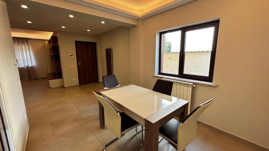 VANZARE VILA TIP DUPLEX - MOBILATA SI UTILATA - ZONA MIHAI BRAVU